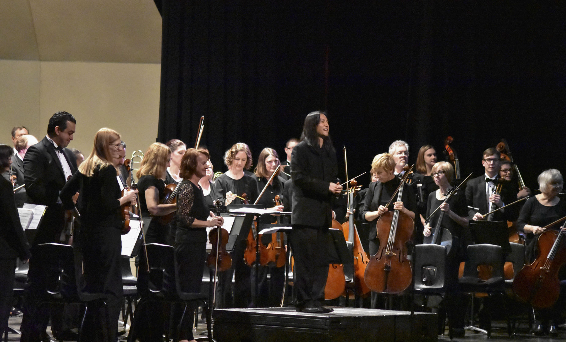 Conductor Toru Tagawa addresses 1,000 fifth graders